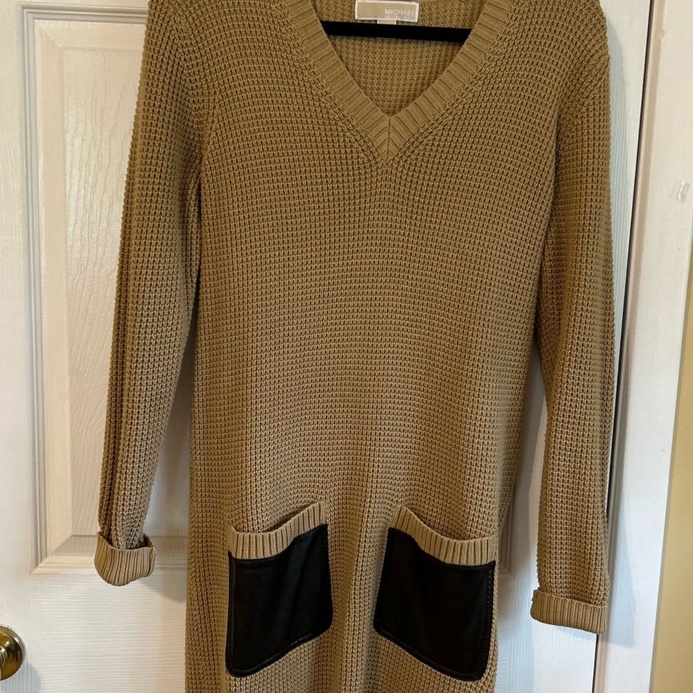 Michael Kors Tan and Brown V-Neck Sweater